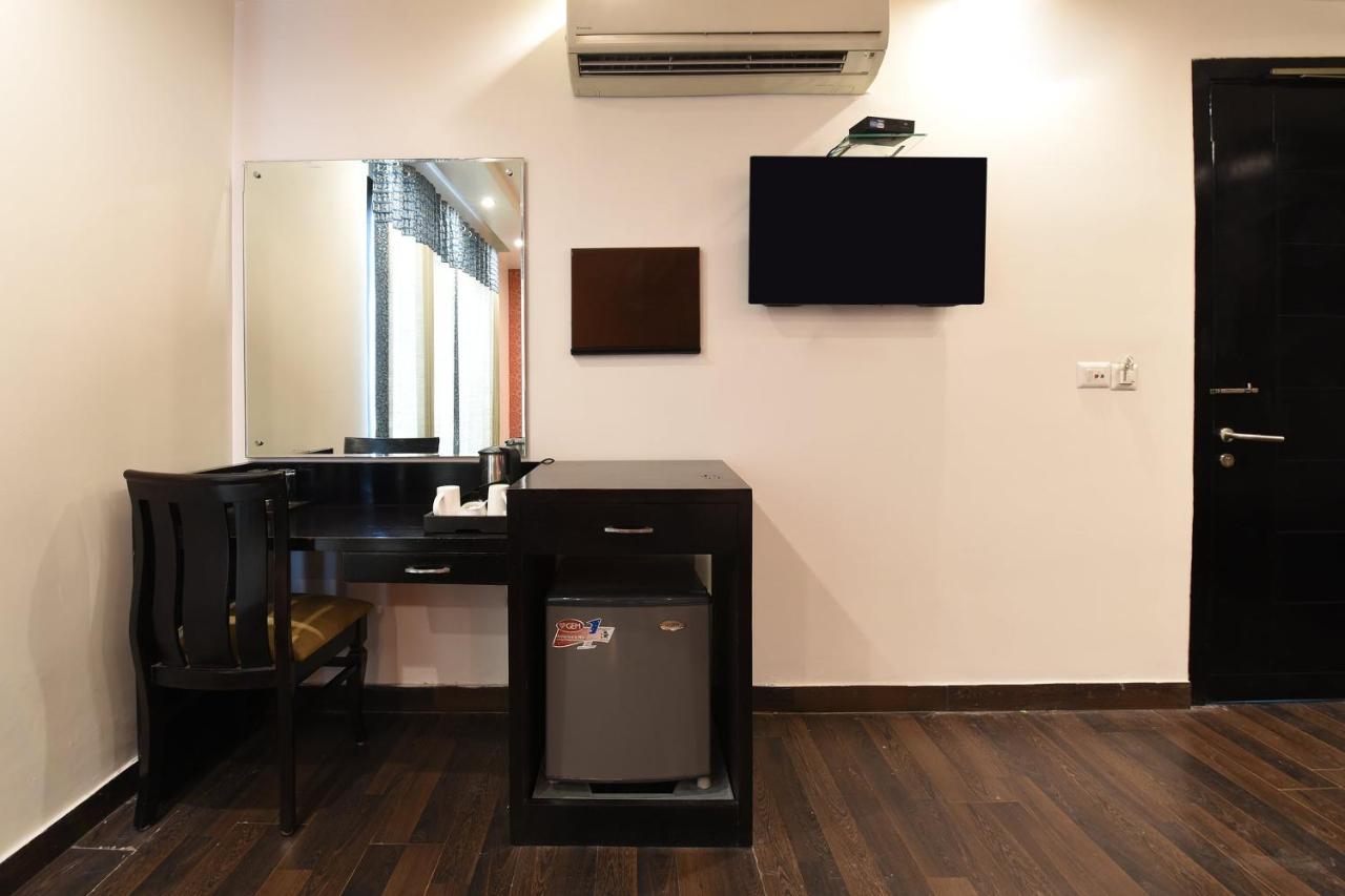 Oyo Flagship 18940 Hotel Swathi New Delhi Exterior photo